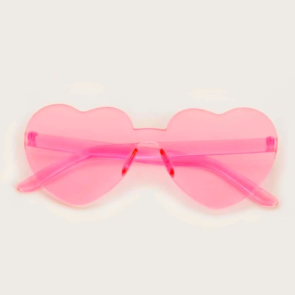 Hot Topic Accessories - 💖 Heart Shaped Sunnies